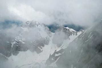 Crédence de cuisine en verre imprimé Gasherbrum nuages dans les hautes montagnes