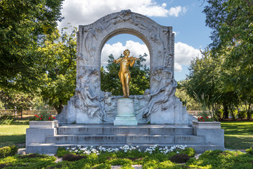 Fototapeta na wymiar Johann Strauss monument in September with nice cloudy sky, Stadtpark, Vienna, Austria