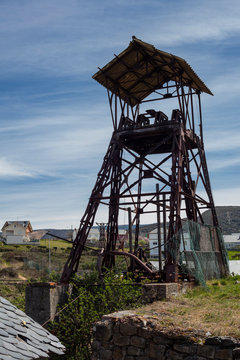 antiguo castillete minero de Fabero en León, España
