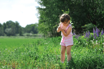 Girls with butterflyin her hand at field