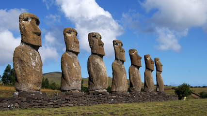 amazing idols and cave paintings of easter island