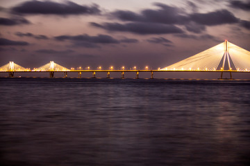 Fototapeta premium A bridge passing over the sea in a city