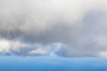 l&iacute;nea de nube sobre el cielo