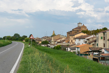 Fototapeta na wymiar View of the town of Gualtieri, typical italian country town in Emilia-Romagna