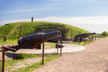 Fototapeta na wymiar Old 19th century cannons in the fortress of Suomenlinna