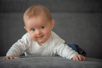 Naklejka premium Little baby girl crawling