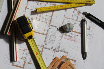 Architetto al tecnigrafo - progettare