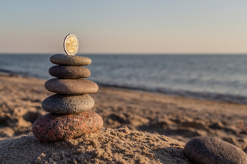 2 EUR coin and pebble