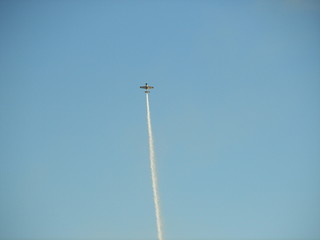 sky, airplane, wind, plane, blue, energy, turbine, windmill, jet, power, electricity, cloud, flight, fly, aircraft, environment, trail, aeroplane, alternative, travel, wind turbine, air, flying, gener