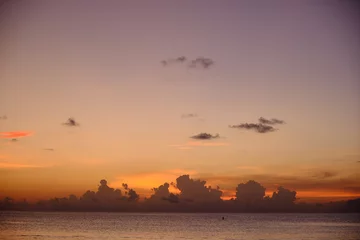 Poster Plage de Seven Mile, Grand Cayman A perfect end of day sunset on the west side of the Cayman Islands on Seven mile beach British West Indies