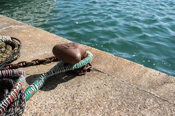 Fototapeta premium 港と係留柱