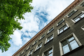 Fototapeta na wymiar Old apartment building with blue sky