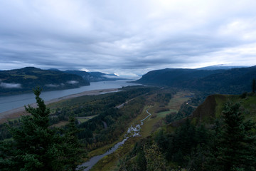 Fototapeta na wymiar The Columbia Gorge from Crown Point in Early Autumn