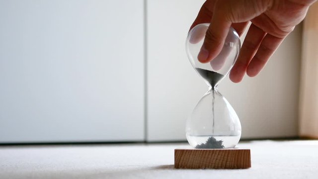 a sandglass made of iron powder and magnet.