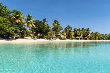  Idyllic turquoise water by an exotic beach in the Yasawa island in Fiji in the south Pacific ocean © jakartatravel