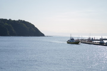 Obraz premium Japanese fishing boat returning to fishing port