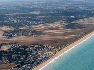vue a&eacute;rienne dee l'a&eacute;rodrome de Granville dans la Manche en France