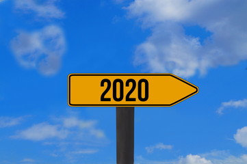 Ein Schild weist auf das Jahr 2020 hin