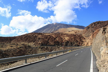 Wandern im Urlaub zum Vulkan