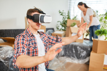 Raumplanung mit Virtual Reality Brille nach Umzug