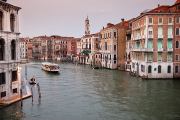Fototapeta na wymiar Amazing beautiful sunset on the Grand Canal in Venice