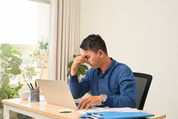 Naklejka premium business, people and work concept - tired businessman in his office