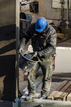 Maurer auf Baustelle