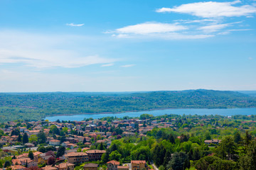Obraz premium Panoramic View over Varese and Lake in a Sunny Day in Lombrady, Italy.