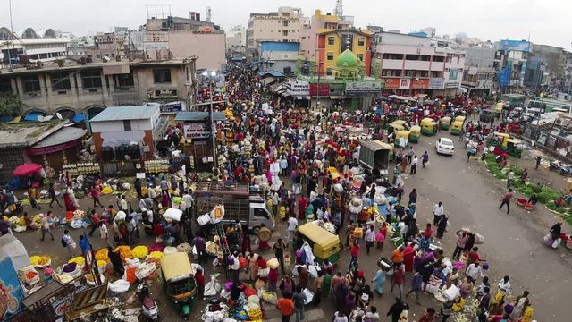 A busy morning in a market (Bangalore)