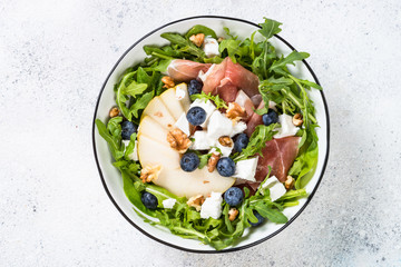 Green salad with leaves, fruit and jamon.