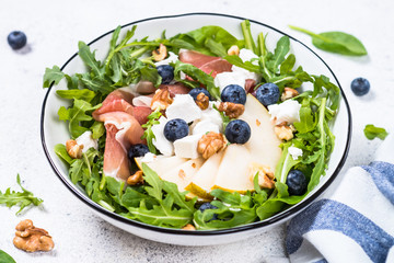 Green salad with leaves, fruit and jamon.