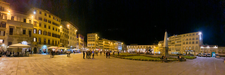 Obraz premium FLORENCE, ITALY - SEPTEMBER 26, 2019: Night view of Santa Maria Novella Square, Firenze