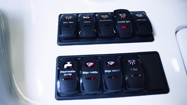 Einstellungstasten eines Bootes - The configuration buttons of a boat