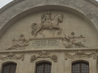 Entrée du musée de la Guerre à Paris