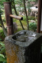 手水場の波紋
