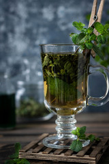 Soothing tea with fresh and fresh mint and peppermint syrup.