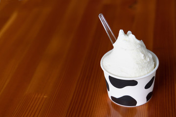 新鮮で濃厚な牛乳で作ったアイスクリーム