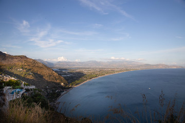 VISTA PANORAMICA DEL MARE E DEL CIELO VICINO A TERRACINA ITALIA
