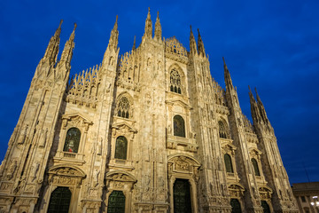 Fototapeta premium ミラノ大聖堂 ドゥオモ 夜景