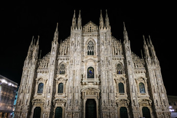ミラノ大聖堂 ドゥオモ 夜景