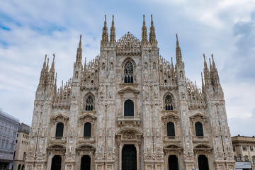 Fototapeta premium ミラノ大聖堂 ドゥオモ 薄曇り