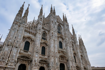 Fototapeta premium ミラノ大聖堂 ドゥオモ 薄曇り