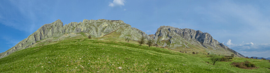 Piatra Secuiului (Szekelyko) Mountain panorama, Trascau Mountains, Transylvania, Romania