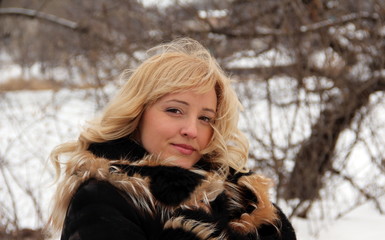 BLONDE IN SHEEPSKIN COAT