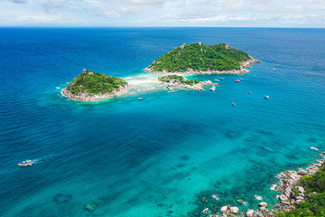 Fototapeta premium Amazing in nature, Aerial View Beautiful Koh Nang Yuan island, Koh Nangyuan, Surat Thani, Thailand. 