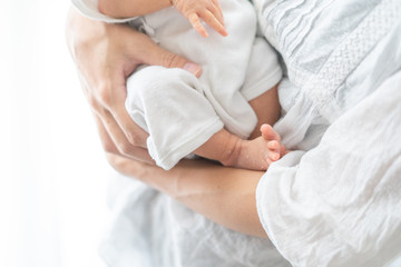 Obraz na płótnie Canvas 新生児（0歳0ヶ月）とお母さん