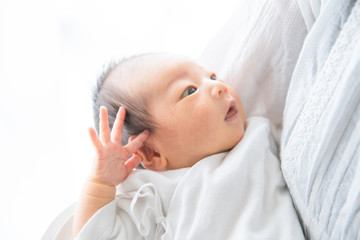 新生児（0歳0ヶ月）とお母さん