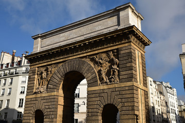 Fototapeta na wymiar Porte Saint-Martin à Paris, France