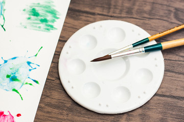 Disc plate mixed water color Paint palettes and brushes for coloring work to draw watercolor images on paper. To create art