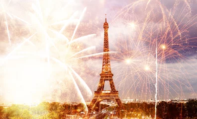 Rolgordijnen romantic New Year destination Eiffel tower with fireworks Paris, France © Melinda Nagy